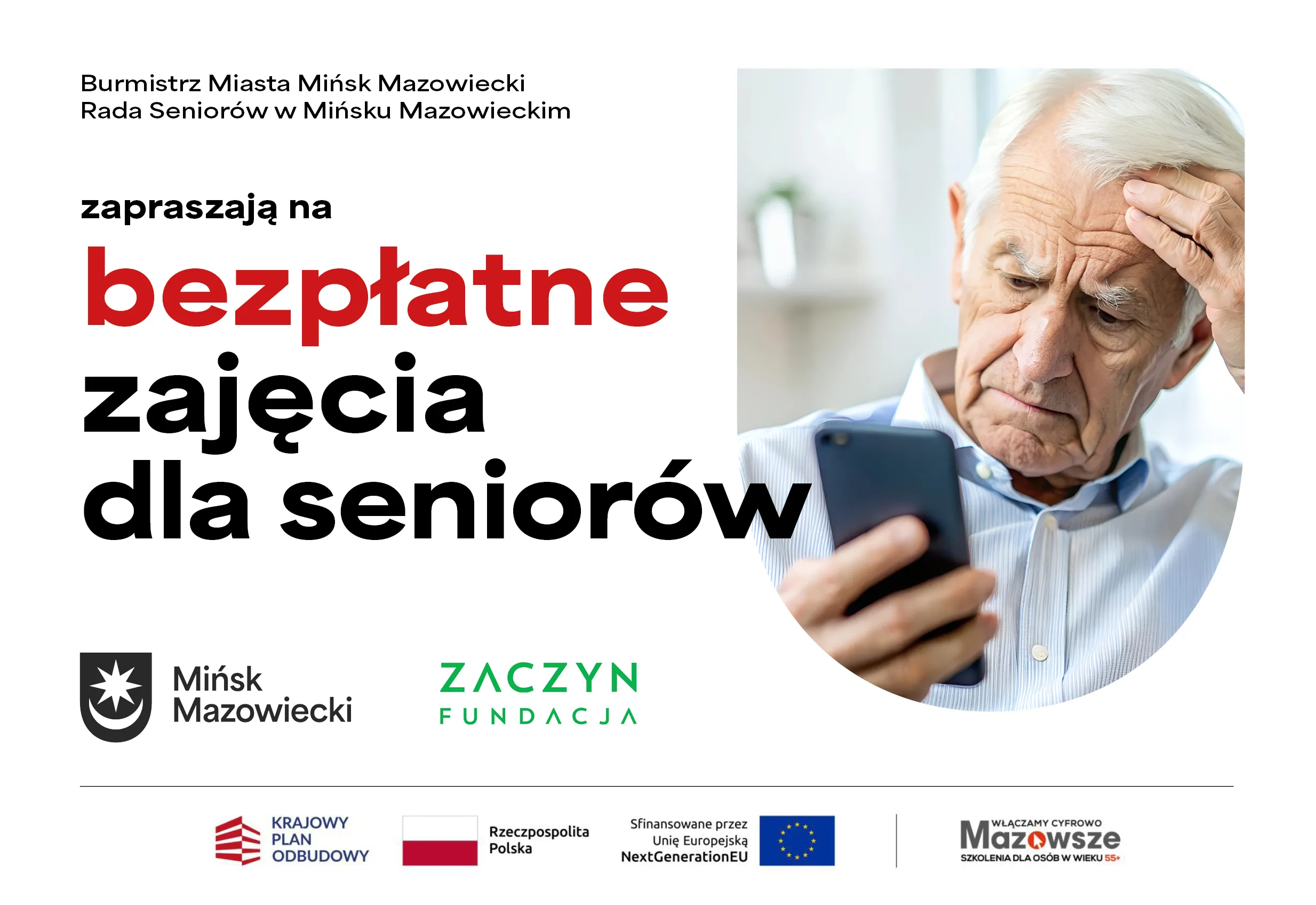 Starszy mężczyzna w jasnej koszuli trzyma smartfon i wygląda na zmartwionego, stresuje się, trzymając rękę na głowie. Po lewej stronie tekst na białym tle z zaproszeniem na bezpłatne zajęcia dla seniorów oraz logo Mińska Mazowieckiego i Fundacji Zaczyn.